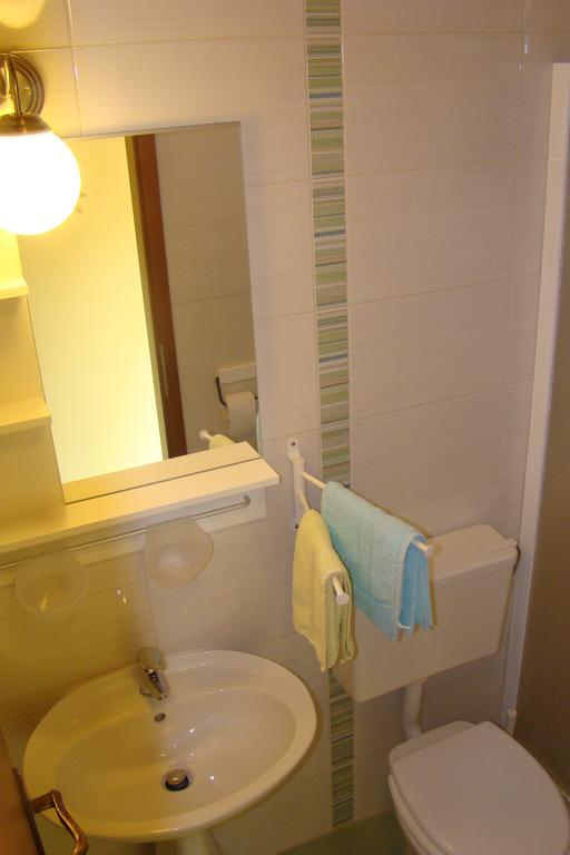Apartments Renata - Brsec Room photo